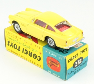 Corgi 218 aston martin yy1431