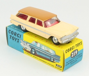 Corgi 219 plymouth sports suburban yy539