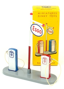 French dinky 49d petrol pumps yy546