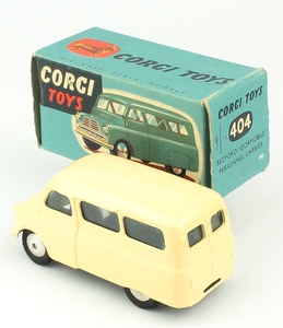 Corgi 404 bedford dormobile personnel carrier yy5831