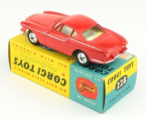 Corgi toys 228 volvo p1800 yy6711