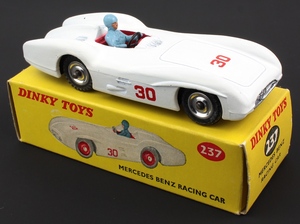 Dinky toys 237 mercedes benz racing car zz67