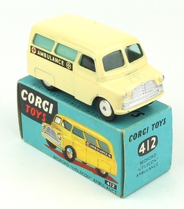 Corgi toys 412 bedford ambulance zz146