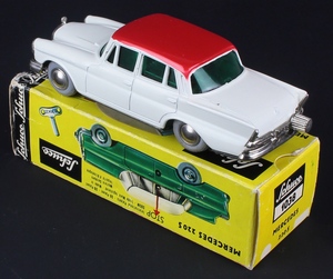 Schuco models 1038 mercedes 220s zz2431 