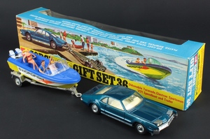 Corgi Toys Gift Set 36 Glastron Speed Boat Boy figure Oldsmobile Toronado 