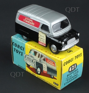 Corgi toys 421 bedford evening standard zz354