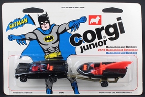 Corgi toys gift set 2519 batmobile batboat zz379