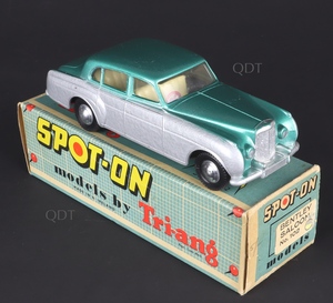 Spot on models 102 bentley saloon zz464