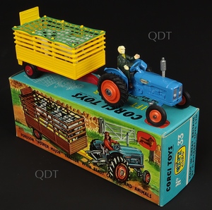 Corgi toys gift set 33 tractor beast carrier zz604