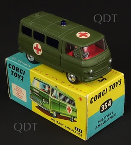 Corgi toys 354 military ambulance zz607