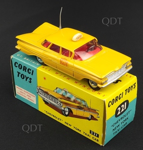 Corgi toys 221 chevrolet new york taxi cab aa18