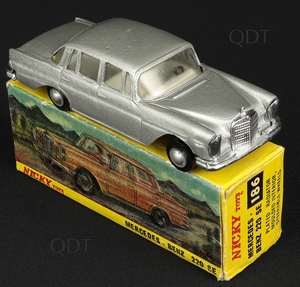 Nicky (Dinky) 186 Mercedes 220 SE - QDT