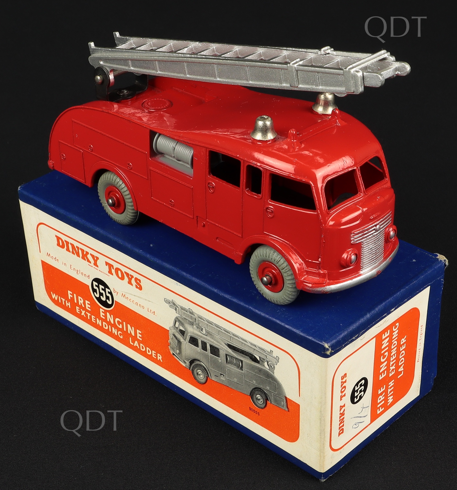 Dinky Toys 555 Fire Engine - QDT