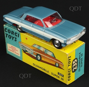 Corgi toys 235 oldsmobile super 88 aa228