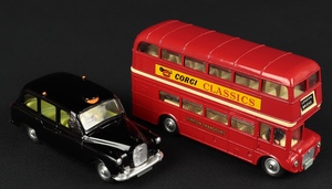 Corgi Gift Set 35 London Passenger Transport Set - QDT