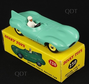 Dinky toys 239 jaguar d type racing car aa599