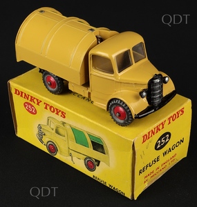 Dinky toys 252 refuse wagon bb141