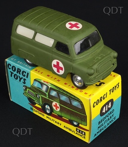 Corgi toys 414 bedford military ambulance bb211