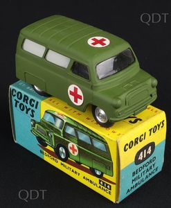 Corgi toys 414 bedford military ambulance bb404