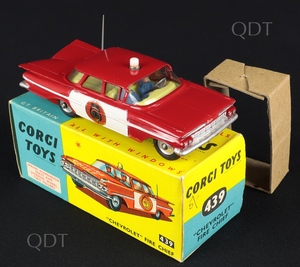 Corgi toys 439 chevrolet fire chief car bb663