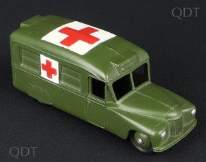 Dinky toys 30hm daimler military ambulance cc162