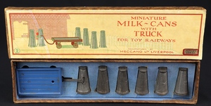 Hornby models miniature milk cans truck cc246
