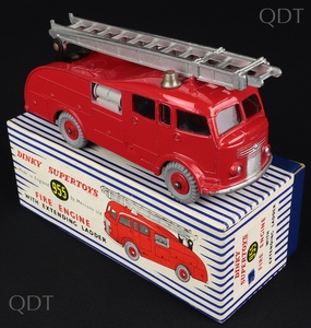 Dinky toys 955 fire engine cc413