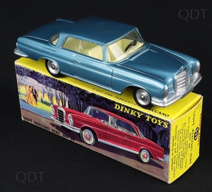 French dinky toys 533 mercedes 300 se dd140 front