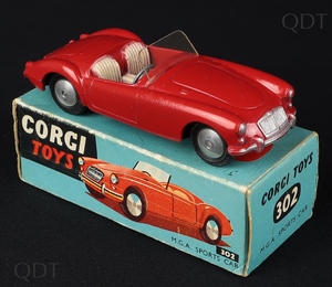 Corgi toys 302 mga sports car dd173 front