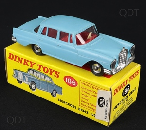 Dinky toys 186 mercedes benz 220se dd311 front