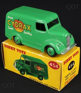 Dinky toys 454 trojan van cydrax dd385 front