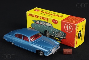 Dinky toys 142 mark x jaguar dd485 front