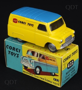 Corgi toys 422 bedford van corgi toys dd524 front
