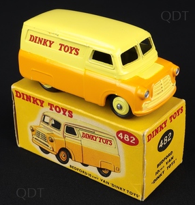 Dinky toys 482 bedford van cc795 front