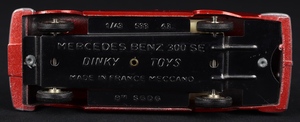 Dinky toys 533 mercedes 300sl dd594 base