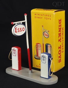 French dinky toys 49d petrol pumps esso dd595 front