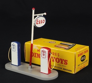 French dinky toys 49d petrol pumps esso dd595 1