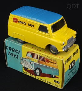 Corgi toys 422 bedford 12cwt van dd605 front