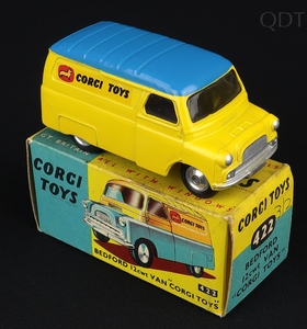 Corgi toys 422 bedford van dd708 front