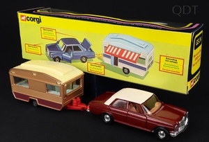 Corgi toys gift set 24 mercedes 240d caravan dd753 front