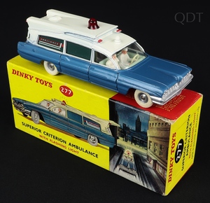Dinky toys 277 superior criterion ambulance dd776 front