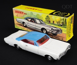 Dinky toys 57:004 oldsmobile 88 dd787 front