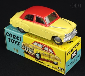 Corgi toys 203 vauxhall velox saloon dd843 front