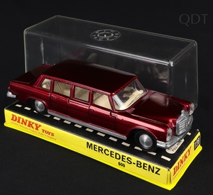 Dinky toys 128 mercedes ee18 front