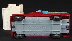 Corgi toys 487 chipperfields landrover circus parade vehicle ee37 base