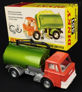 Dinky toys 451 johnstone road sweeper ee107 front