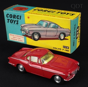 Corgi toys 228 volvo p1800 ee142 front