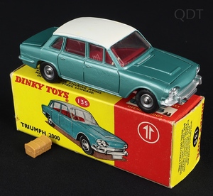 Dinky toys 135 triumph 2000 ee223 front