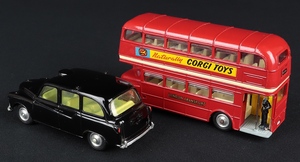 Corgi gift set 35 london passenger ee225 back