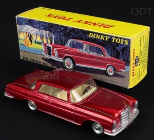 French dinky toys 533 mercedes coupe 300se ee423 front